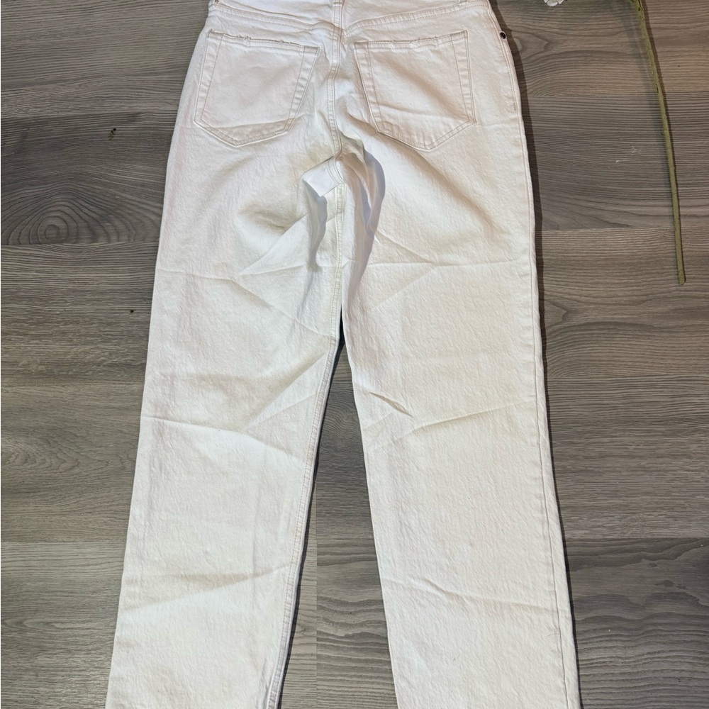 Abercrombie & Fitch The 90’s Straight Ultra High Rise White Jeans - Picture 9 of 11